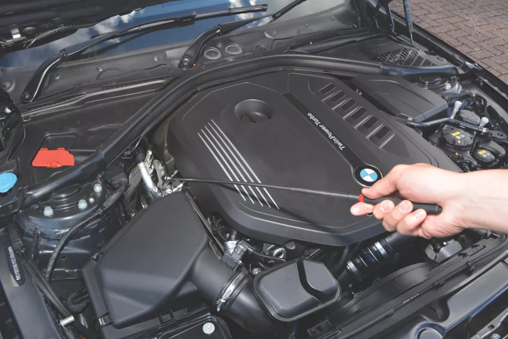 Hilka Pro-Craft Telescopic Magnetic Pick-Up Tool With LED Light 5 Hilka Pro-Craft Telescopic Magnetic Pick-Up Tool With LED Light - Image 5