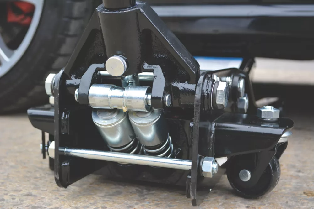 Hilka Pro-Craft 2.5 Tonne Low-Profile Jack 4 Hilka Pro-Craft 2.5 Tonne Low-Profile Jack - Image 4